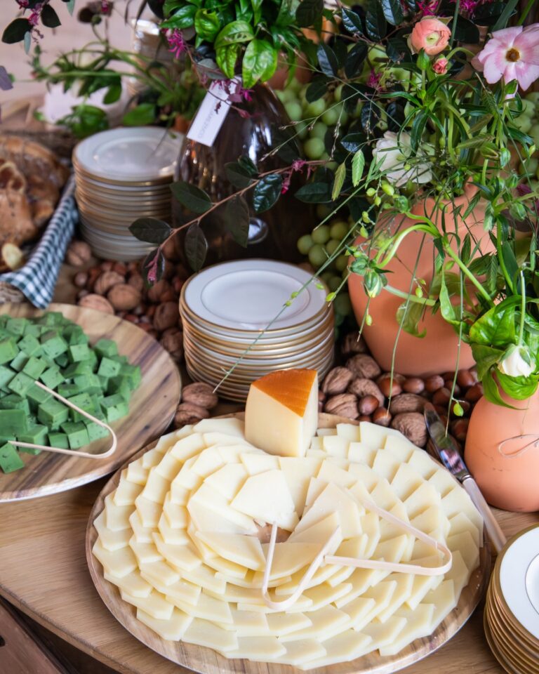¡Nuestro increíble bodegón de quesos es siempre un éxito! ð§ð¥ð§º En Eneldo cuidamos hasta el último detalle de nuestros eventos para no dejar de sorprender a los invitados y es por ello que somos un referente en el sector. 

 #fincaastilbebyeneldo #lasallebyeneldo #grupoeneldo #venues #eventos2024 #eventossociales #eventocorporativo #eventosmadrid #venuesmadrid #venues #eventosexclusivos #cateringmadrid #gastronomiaespañola #bodas #lifestyle #beautyandlifestyle #placetobe