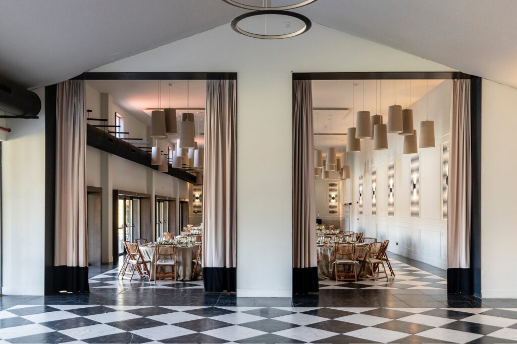 Nuestros salones Dos Aguas son el espacio perfecto para cualquier evento. Diáfanos, modernos y adaptables a todo tipo de necesidades. Su diseño atemporal es el mejor escenario para un evento de empresa o una boda. ¡Tú decides!
#eneldocatering #fincaastilbebyeneldo #lasallebyeneldo #grupoeneldo #venues #eventos2025 #eventossociales #eventocorporativo #eventosmadrid #venuesmadrid #venues #eventosexclusivos #cateringmadrid #gastronomiaespañola #bodas #lifestyle #beautyandlifestyle #placetobe