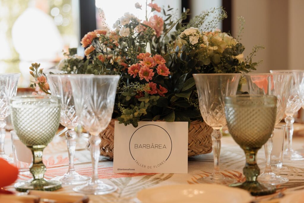 ¡Tenemos el mejor equipo! Gracias al trabajo de nuestras floristas homologadas nuestros eventos quedan siempre espectaculares: @marta.azpeitia @bukkaflores @barbareaflores @alfabiaflores @eltallerdelucia @aquileaflores 

ð½️ @options_es 

#eneldocatering #fincaastilbebyeneldo #lasallebyeneldo #grupoeneldo #venues #eventos2025 #eventossociales #eventocorporativo #eventosmadrid #venuesmadrid #venues #eventosexclusivos #cateringmadrid #gastronomiaespañola #bodas #lifestyle #beautyandlifestyle #placetobe
