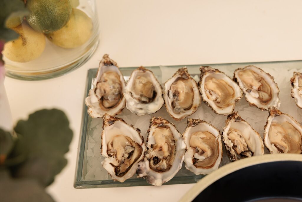 Nuestro puesto de ostras es todo un acierto. Así de bonito queda y a los invitados les encanta. 

#eneldocatering #fincaastilbebyeneldo #lasallebyeneldo #grupoeneldo #venues #eventos2025 #eventossociales #eventocorporativo #eventosmadrid #venuesmadrid #venues #eventosexclusivos #cateringmadrid #gastronomiaespañola #bodas #lifestyle #beautyandlifestyle #placetobe