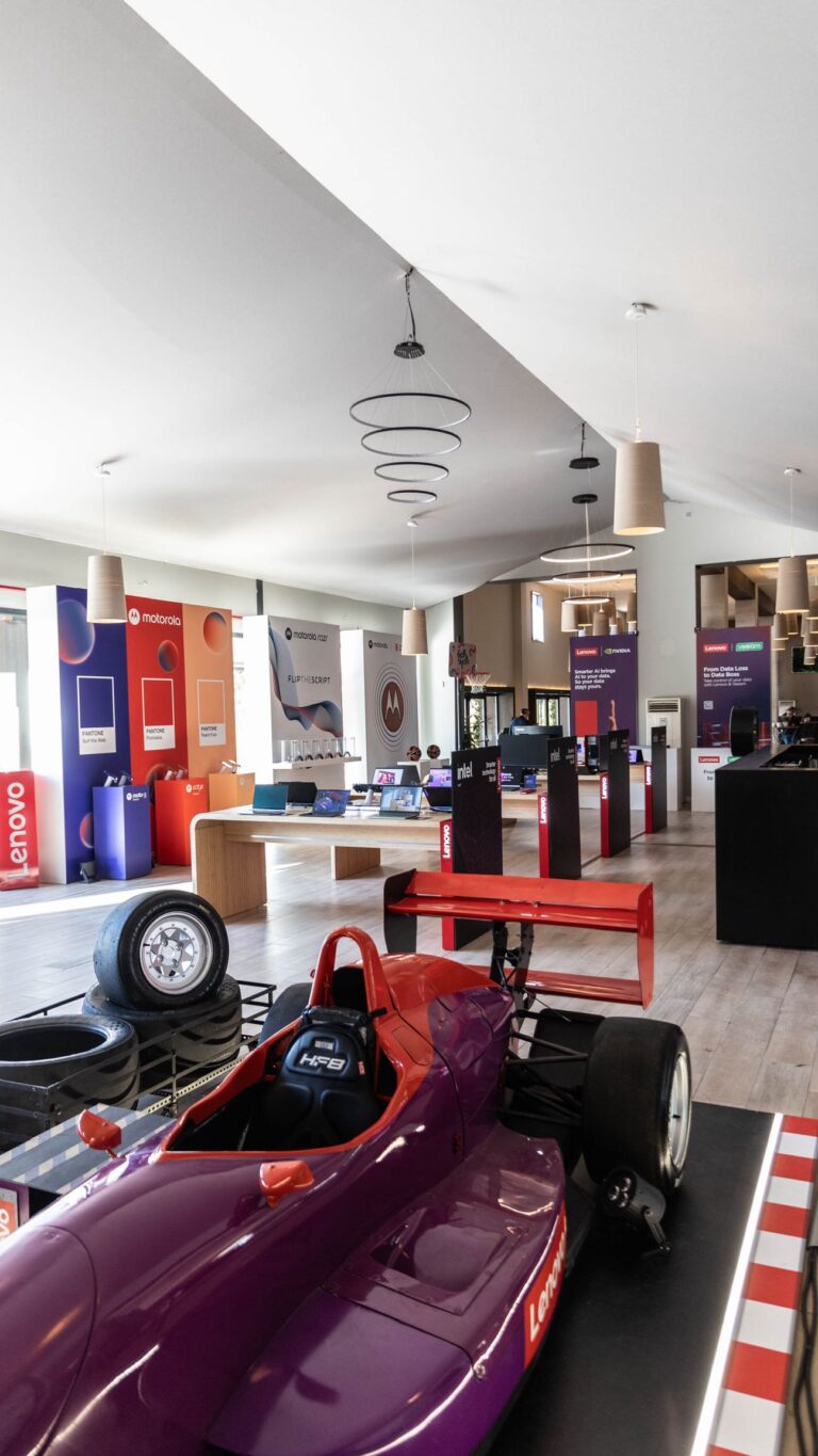 Increíble! Finca Astilbe se volvió el escenario perfecto para las motos y coches de carreras de @lenovoes Siempre es un placer adaptarnos a las necesidades de cada marca para realzar su identidad. 

#eneldocatering #fincaastilbebyeneldo #lasallebyeneldo #grupoeneldo #venues #eventos2025 #eventossociales #eventocorporativo #eventosmadrid #venuesmadrid #venues #eventosexclusivos #cateringmadrid #gastronomiaespañola #bodas #lifestyle #beautyandlifestyle #placetobe