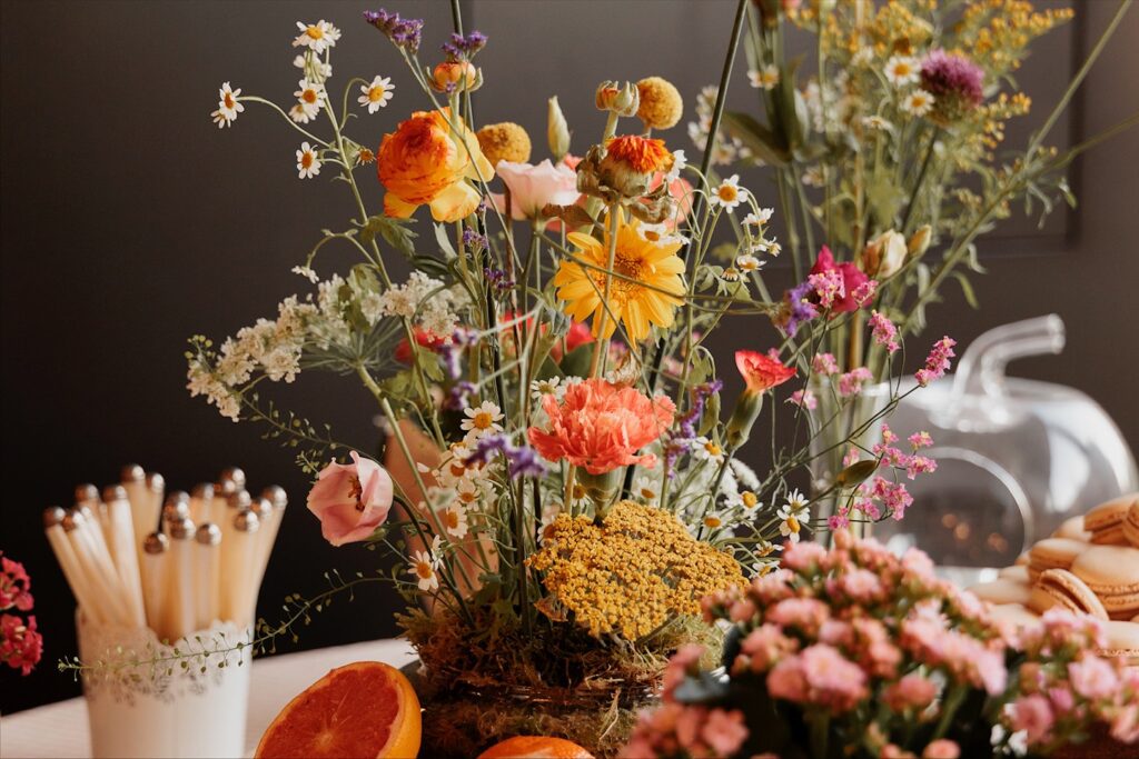 Así de espectacular quedan las mesas de postres con Grupo Eneldo. Este montaje en Finca Astilbe fue con una de nuestras floristas homologadas @bukkaflores . Increíble! Así quién se puede resistir?
#eneldocatering #fincaastilbebyeneldo #lasallebyeneldo #grupoeneldo #venues #eventos2025 #eventossociales #eventocorporativo #eventosmadrid #venuesmadrid #venues #eventosexclusivos #cateringmadrid #gastronomiaespañola #bodas #lifestyle #beautyandlifestyle #placetobe