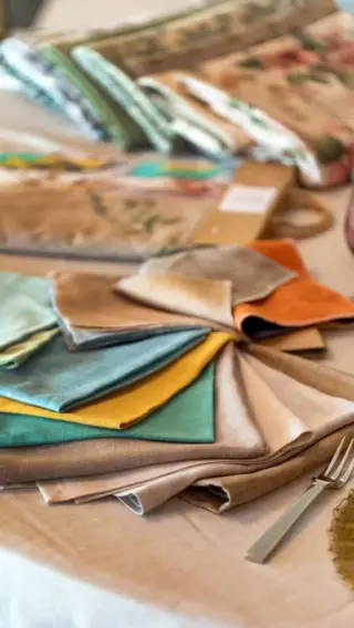 Prueba de mantelería, vajilla, cristalería y complementos para encontrar la combinación que mejor refleje la esencia de cada celebración.

#eneldocatering #fincaastilbebyeneldo #lasallebyeneldo #grupoeneldo #eventos2026