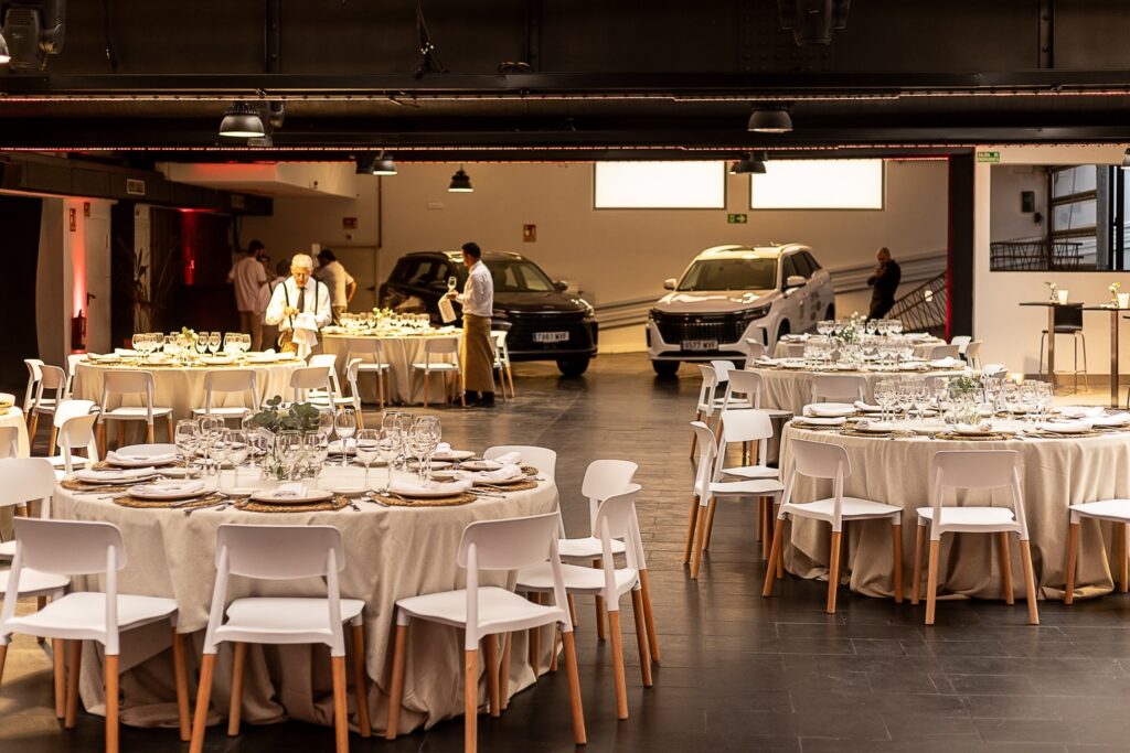 Espectacular evento corporativo de @dfskinternational en Espacio La Salle by Eneldo. Una experiencia inversiva en el mundo del motor gracias a la flexibilidad de nuestro espacio. Organiza ya el tuyo y dale a tu marca el evento que se merece.
#eneldocatering #fincaastilbebyeneldo #lasallebyeneldo #grupoeneldo #eventos2025