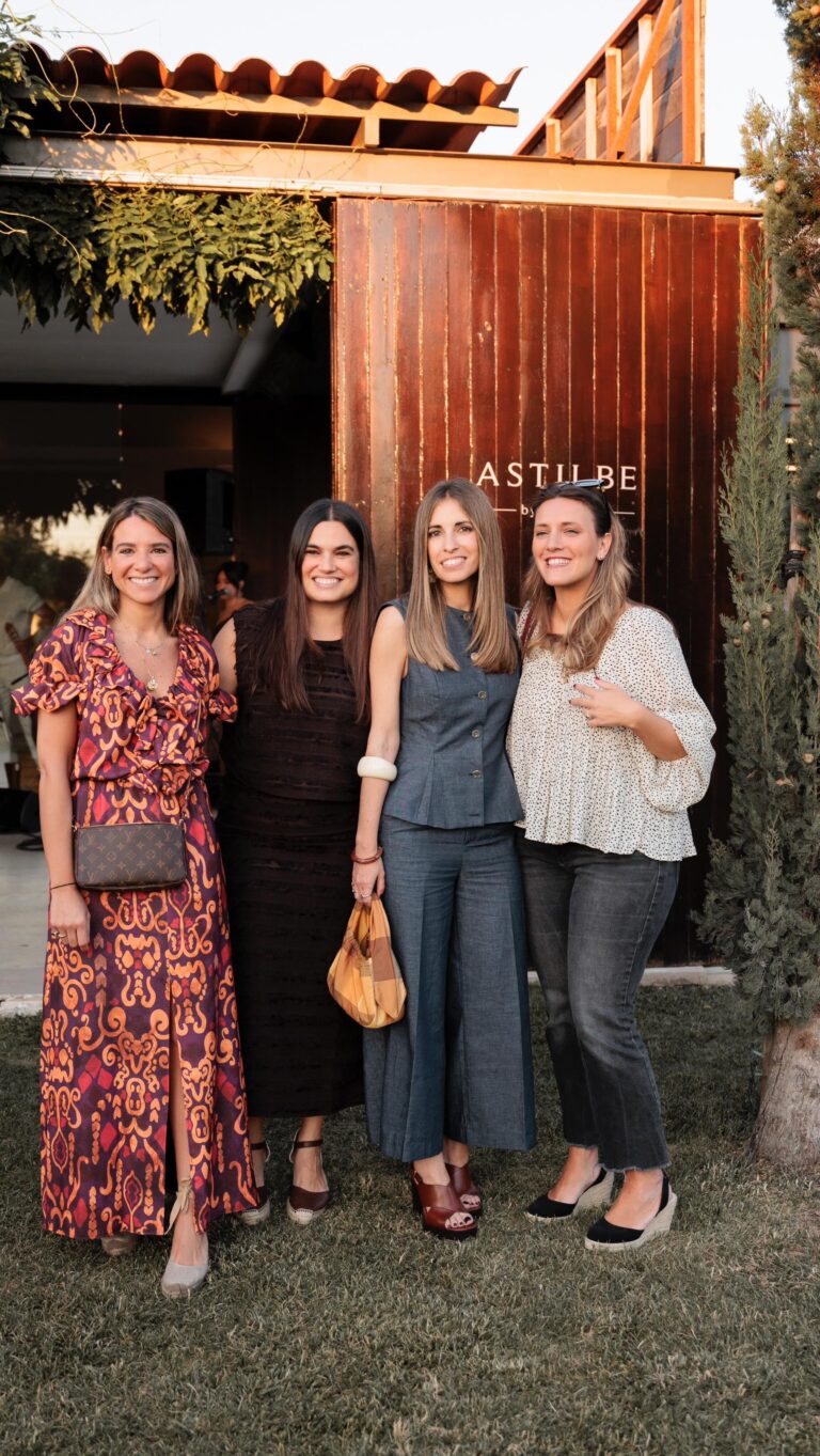 Así de felices quedan nuestras invitadas después de un evento en Finca Astilbe. Gracias @andreasuarez.es @andreatouronporto @noumadbags @bacbacestudio @beatriz.villaescusa @meri_gpf @sdelgadoiribarren @angelagomabe @mezzettakids @mezzettaleticia @victoriapenalver 

#eneldocatering #fincaastilbebyeneldo #lasallebyeneldo #grupoeneldo #venues #eventos2025 #eventossociales #eventocorporativo #eventosmadrid #venuesmadrid #venues #eventosexclusivos #cateringmadrid #gastronomiaespañola #bodas #lifestyle #beautyandlifestyle #placetobe