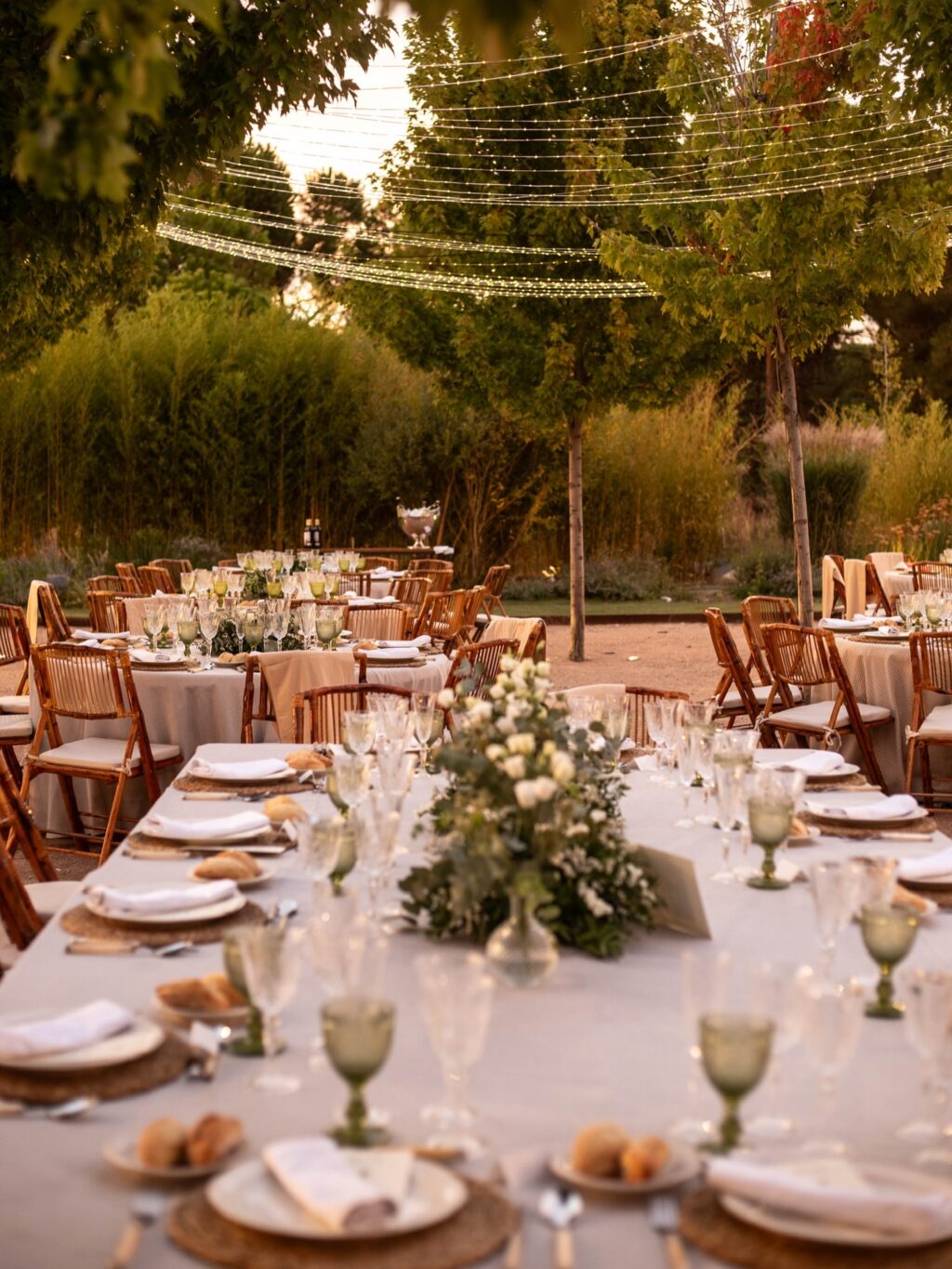 Ceremonias que emocionan, recuerdos para siempre. Así de espectacular quedó esta boda en el jardín de Finca Astilbe. Nosotros nos encargamos de que todo salga perfecto y sea un día inmejorable.
#eneldocatering #fincaastilbebyeneldo #lasallebyeneldo #grupoeneldo #eventos2026