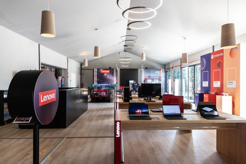 Eventazo de @lenovoes en Finca Astilbe. Nos encanta resaltar el espíritu de cada marca en los eventos corporativos que hacemos en nuestros espacios a través de la atención al detalle, el trato con los clientes y la calidad de los productos.

#eneldocatering #fincaastilbebyeneldo #lasallebyeneldo #grupoeneldo #venues #eventos2025 #eventossociales #eventocorporativo #eventosmadrid #venuesmadrid #venues #eventosexclusivos #cateringmadrid #gastronomiaespañola #bodas #lifestyle #beautyandlifestyle #placetobe