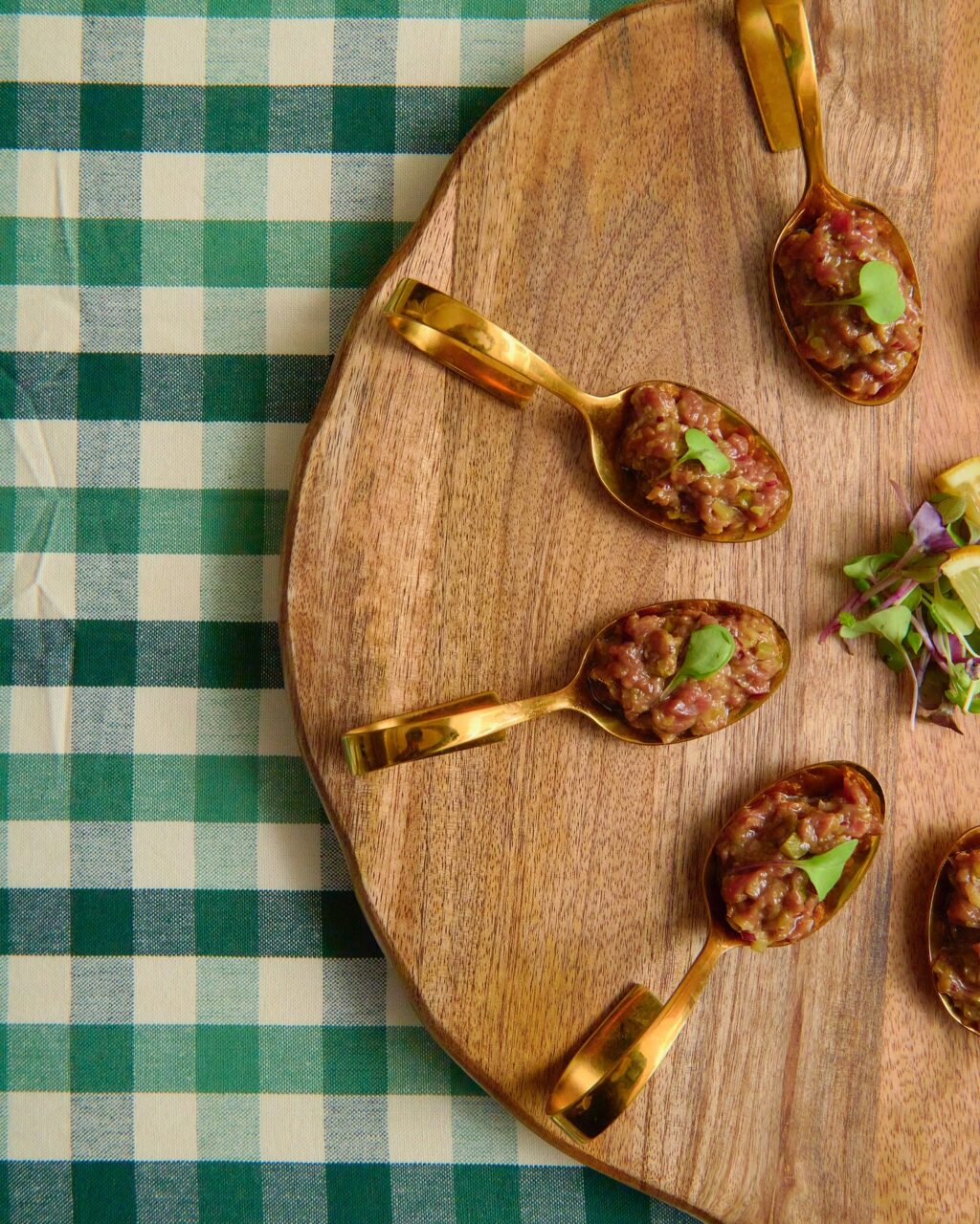¡Pero qué bueno está nuestro steak tartar! De ternera y con un punto picante, tus invitados van a quedar encantados con este sabroso y cómodo aperitivo. 

#eneldocatering #fincaastilbebyeneldo #lasallebyeneldo #grupoeneldo #venues #eventos2025 #eventossociales #eventocorporativo #eventosmadrid #venuesmadrid #venues #eventosexclusivos #cateringmadrid #gastronomiaespañola #bodas #lifestyle #beautyandlifestyle #placetobe