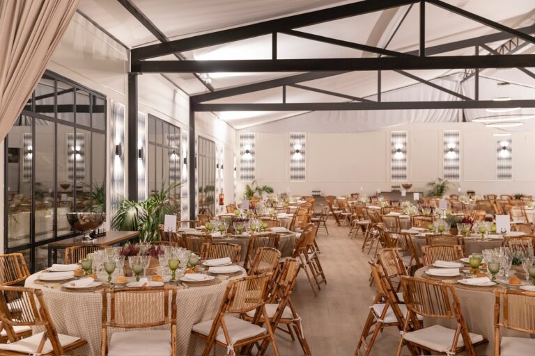 Una cena para 700 personas sentadas en nuestro salón interior “Plenaria” de Finca Astilbe. Un espacio flexible que se adapta a las necesidades de cada evento. Gracias a nuestro equipo, podemos garantizar una experiencia impecable en cuanto a montaje, servicio y atención al detalle.

#eneldocatering #fincaastilbebyeneldo #lasallebyeneldo #grupoeneldo #venues #eventos2025 #eventossociales #eventocorporativo #eventosmadrid #venuesmadrid #venues #eventosexclusivos #cateringmadrid #gastronomiaespañola #bodas #lifestyle #beautyandlifestyle #placetobe