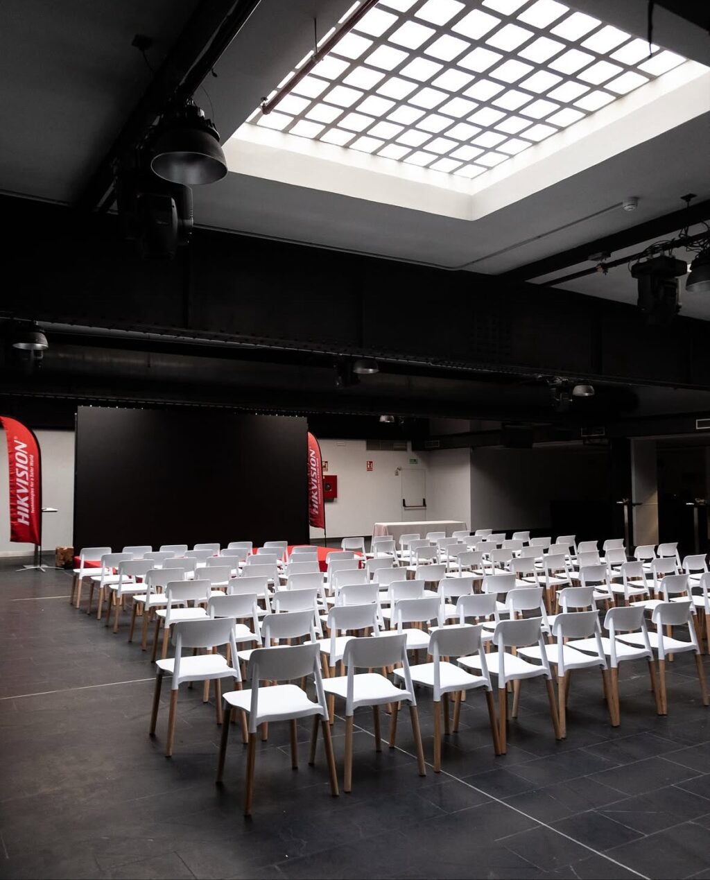 Evento corporativo en Espacio La Salle by
Eneldo. Un lugar versátil que se adapta a las necesidades de cada celebración.

#eneldocatering #fincaastilbebyeneldo
#lasallebyeneldo #grupoeneldo #venues #eventos2025 #eventossociales #eventocorporativo #eventosmadrid
#venuesmadrid #venues #eventosexclusivos
#cateringmadrid #gastronomiaespañola #bodas
#lifestyle #beautyandlifestyle #placetobe